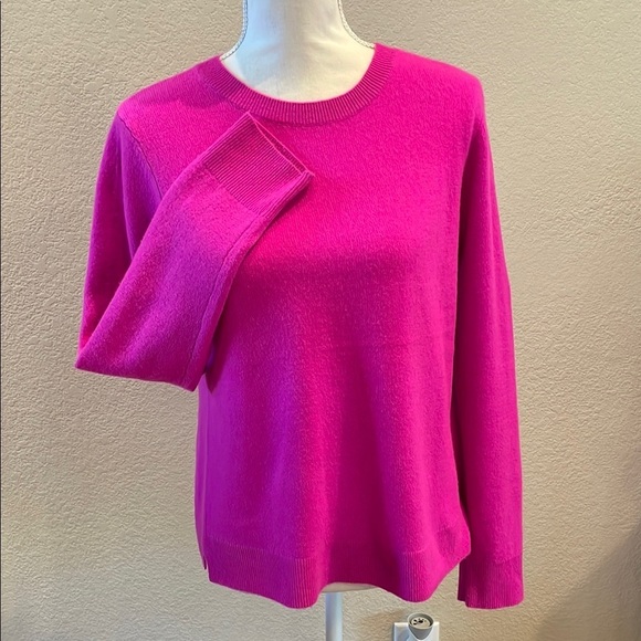 Chic Antonio Melani Vibrant Fuchsia Cashmere Sweater - Picture 2 of 7
